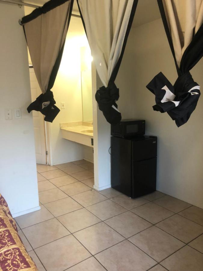 Crown Inn & Suites Spring Valley  Extérieur photo