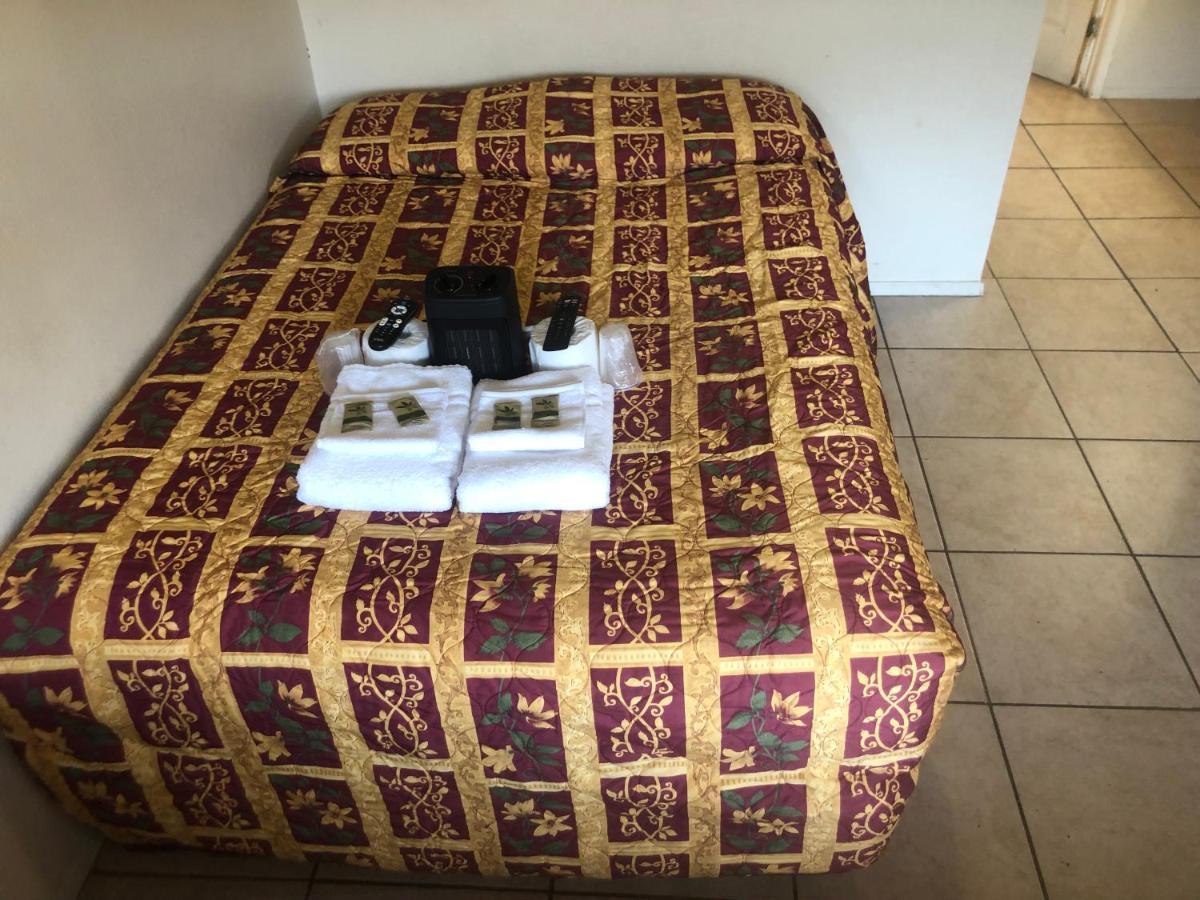 Crown Inn & Suites Spring Valley  Extérieur photo