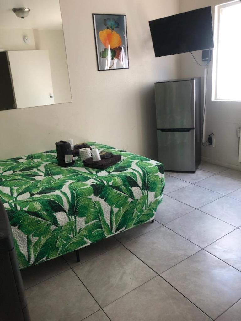 Crown Inn & Suites Spring Valley  Extérieur photo