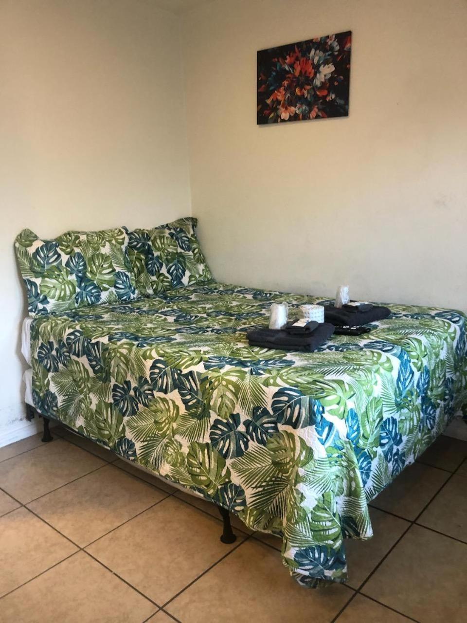 Crown Inn & Suites Spring Valley  Extérieur photo